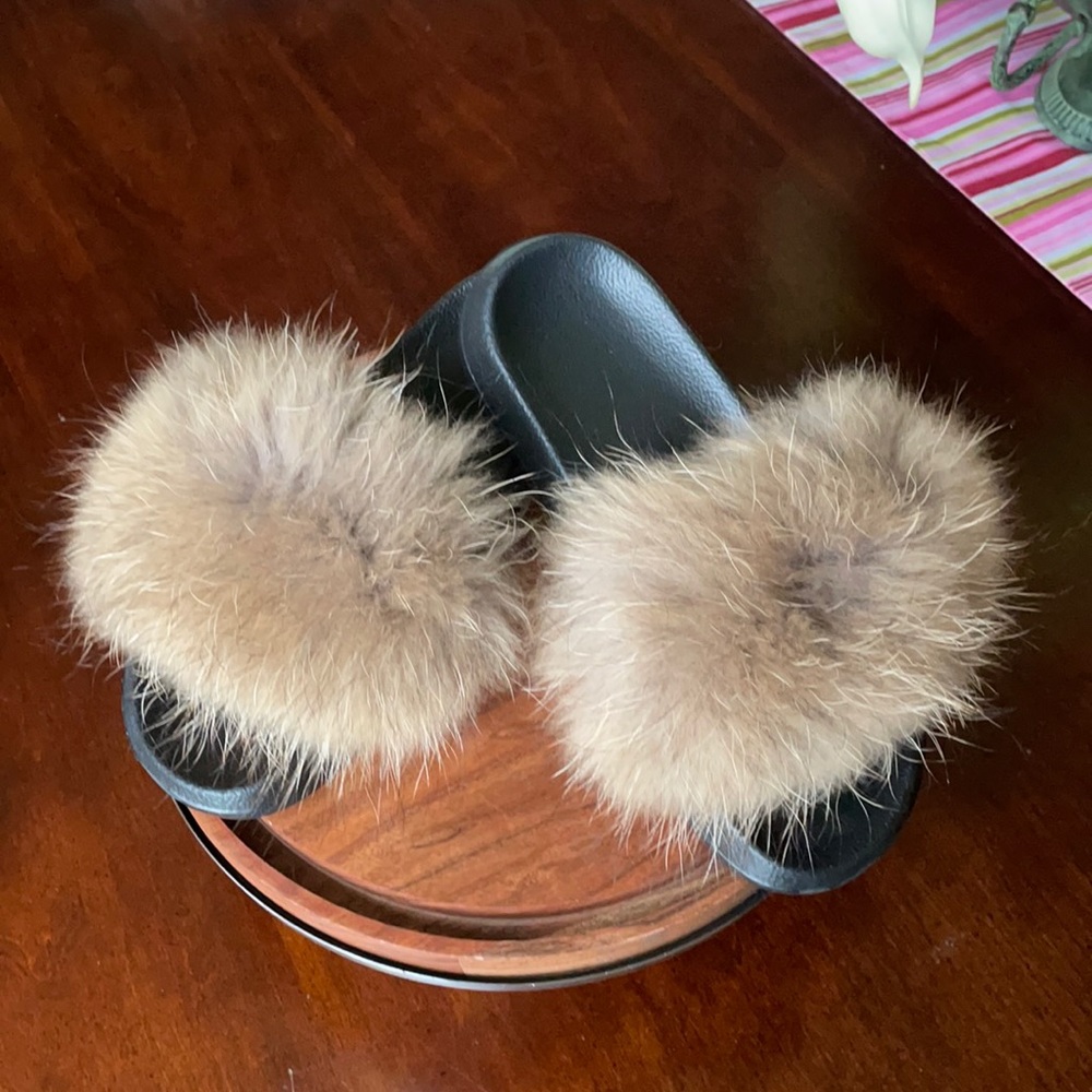 Black Slide Sandals with Brown Faux Fur